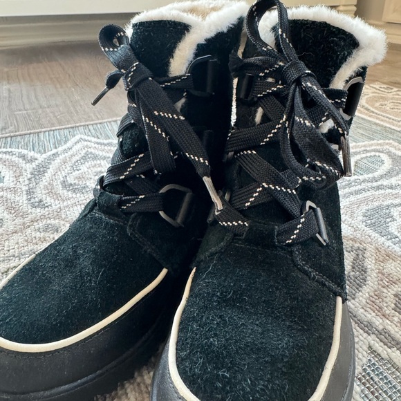 Sorel Waterproof Winter Boots Size 8 - Picture 2 of 7